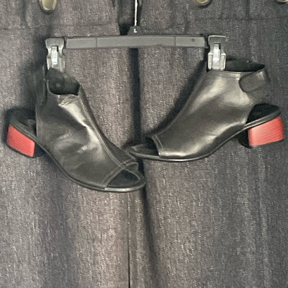 Remonte Black and Red Open-Toe Heels